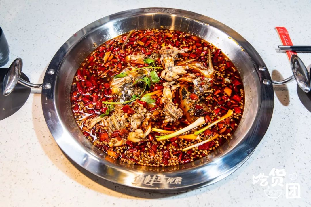 正义坊这家鱼蛙狂撩昆明吃货还有上百种盘食免费吃