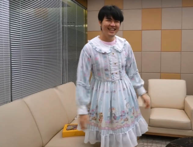 姿态放出女装过程图,看到高清大图真的顶不住,原来还有一套新的