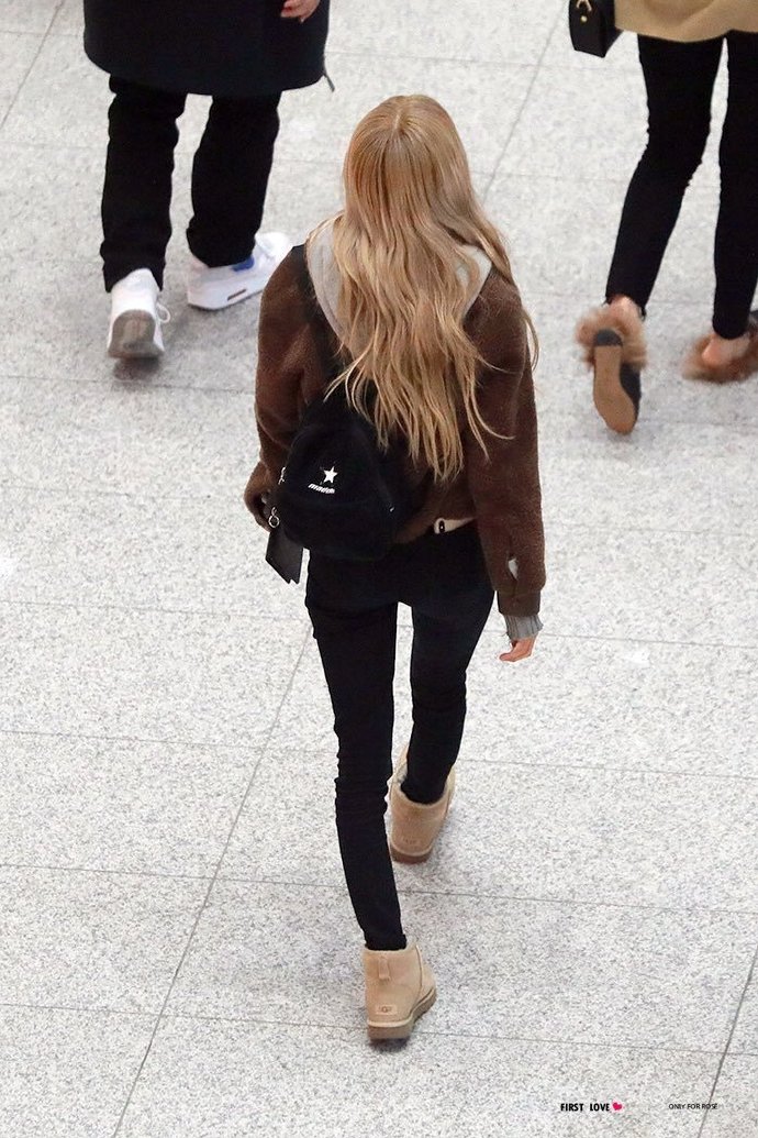 rose的美背合集昨日仁川入境的小衫和超a美背引出的话题