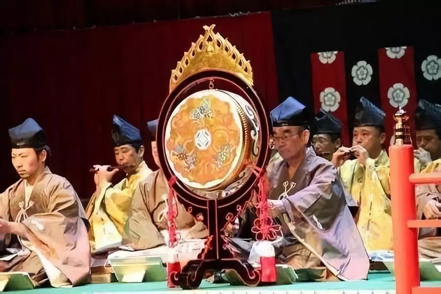 其中,传自唐代的宫廷音乐和朝鲜半岛的音乐, 对日本雅乐体系的建立