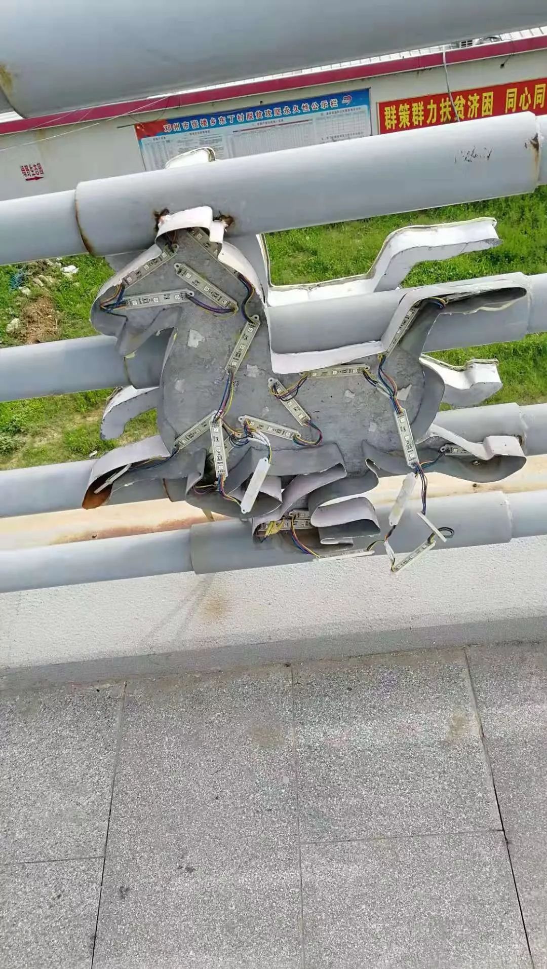 邓州城事:①再拆违建②谁在破坏公物?安全隐患不容轻视_违法