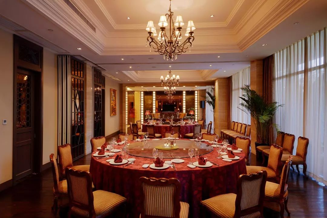 北上海大酒店北上海大酒店拥有165间客房,配备大堂吧,自助西餐厅,日式