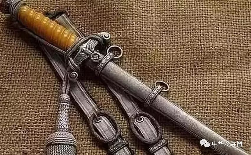 鲜血与荣誉的象征详解铁血德军不同兵种的经典佩剑