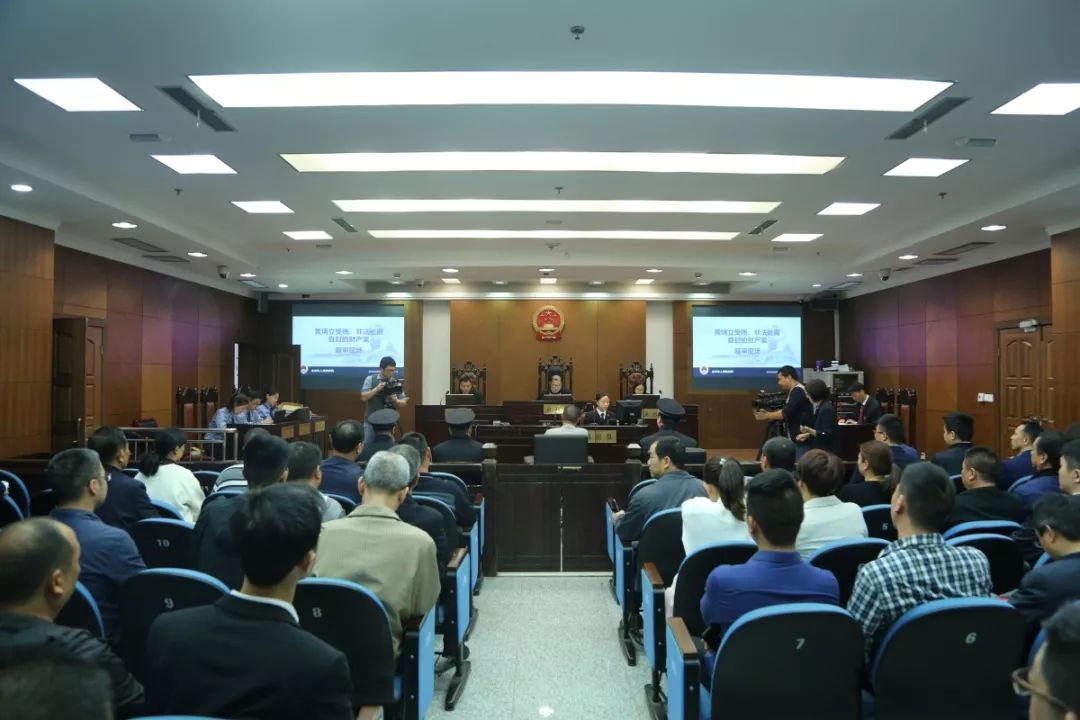 "抗洪英雄"成"狮子型"干部,公然"站台"连法院查封财产也敢动_黄炳立