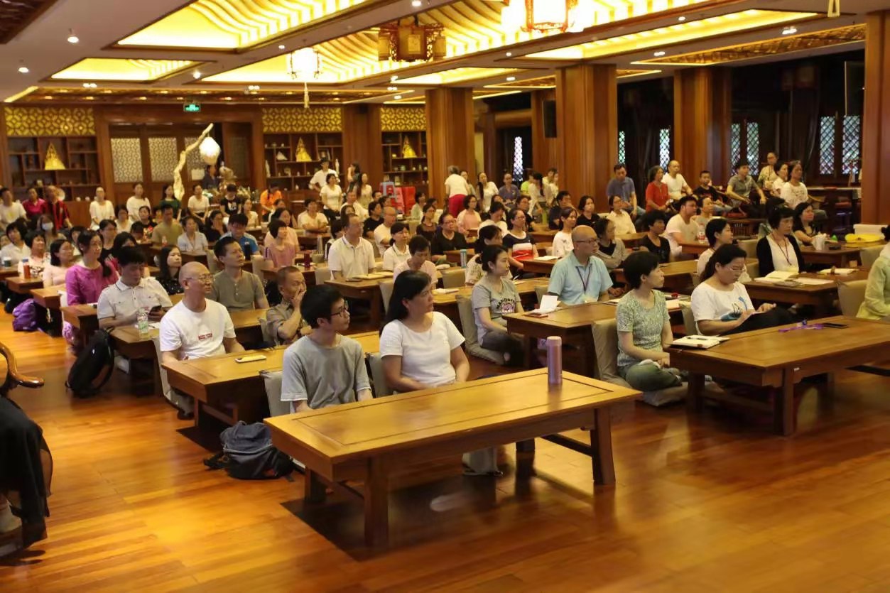 陈教授在第二讲中还细致论述了何为快乐与烦恼,最后谈到佛陀讲法随顺