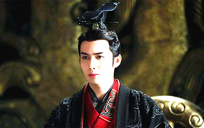 赵高的脑子开始转起来:1,公子扶苏在蒙恬的军中当监军,和蒙氏兄弟关系