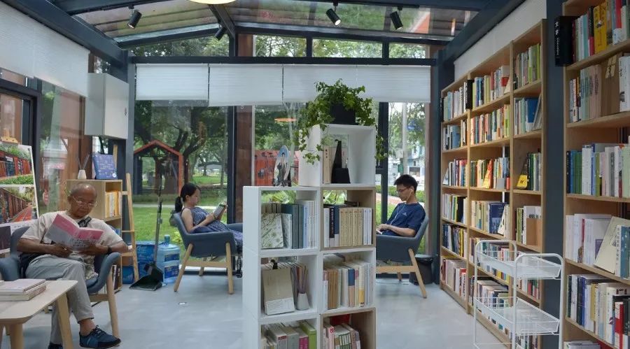 成都锦江边有公共书屋了藏书2000余本