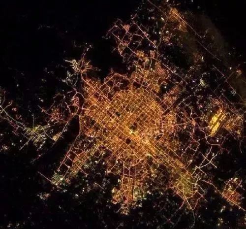 卫星在太空拍摄的地球各地夜景夜幕下的城市灯光璀璨令人陶醉