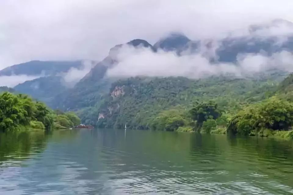 湟 川 三 峡 古道湟川大运河 古河自古以来就是通往湘粤的水路 二岸