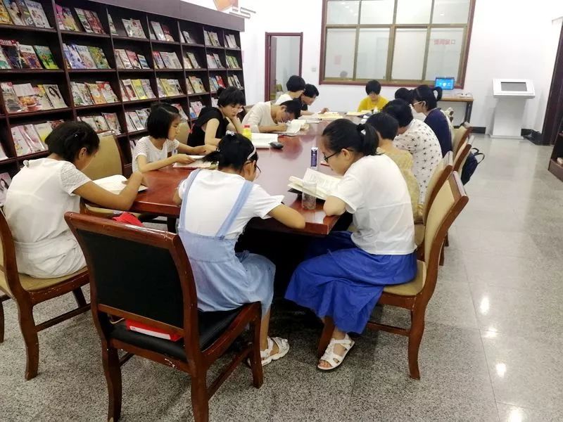 乐亭县图书馆迎来暑期读书热