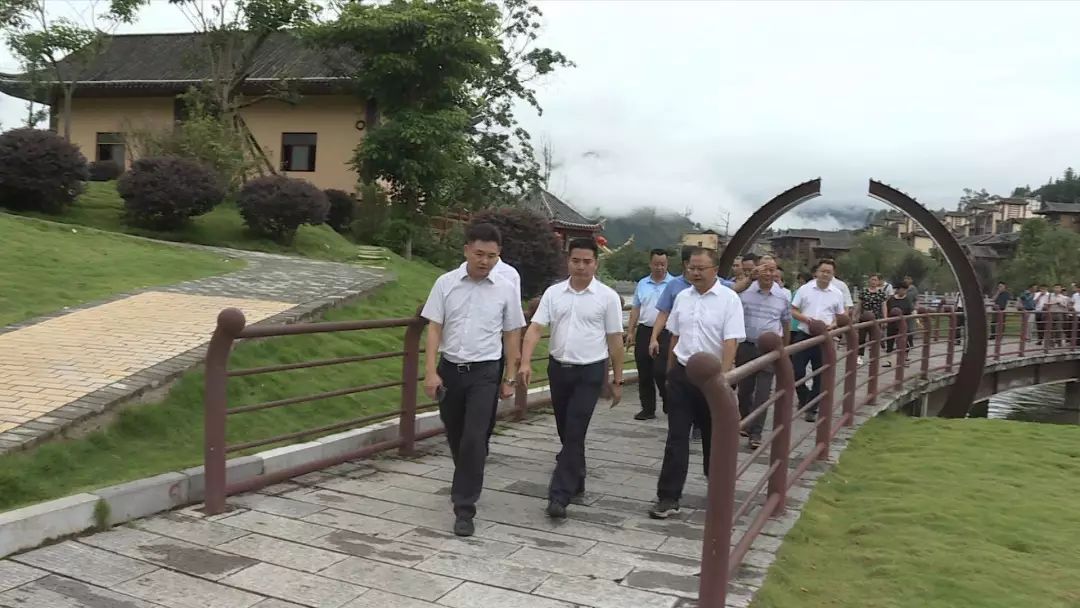 李雄文首先对考察组的到来表示欢迎,同时希望屏边,西畴两县进一步加强