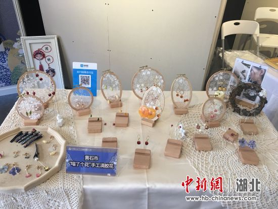 現場展示的女性手工創業作品 馬芙蓉 攝