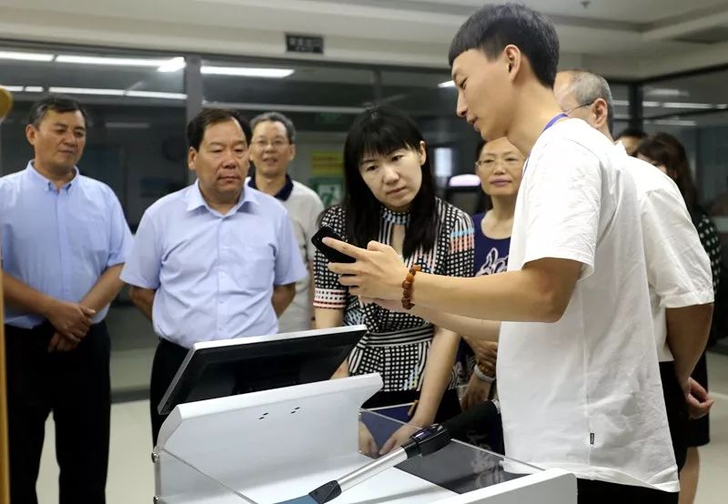 中国图书馆学会秘书长霍瑞娟一行到临沂市图书馆调研