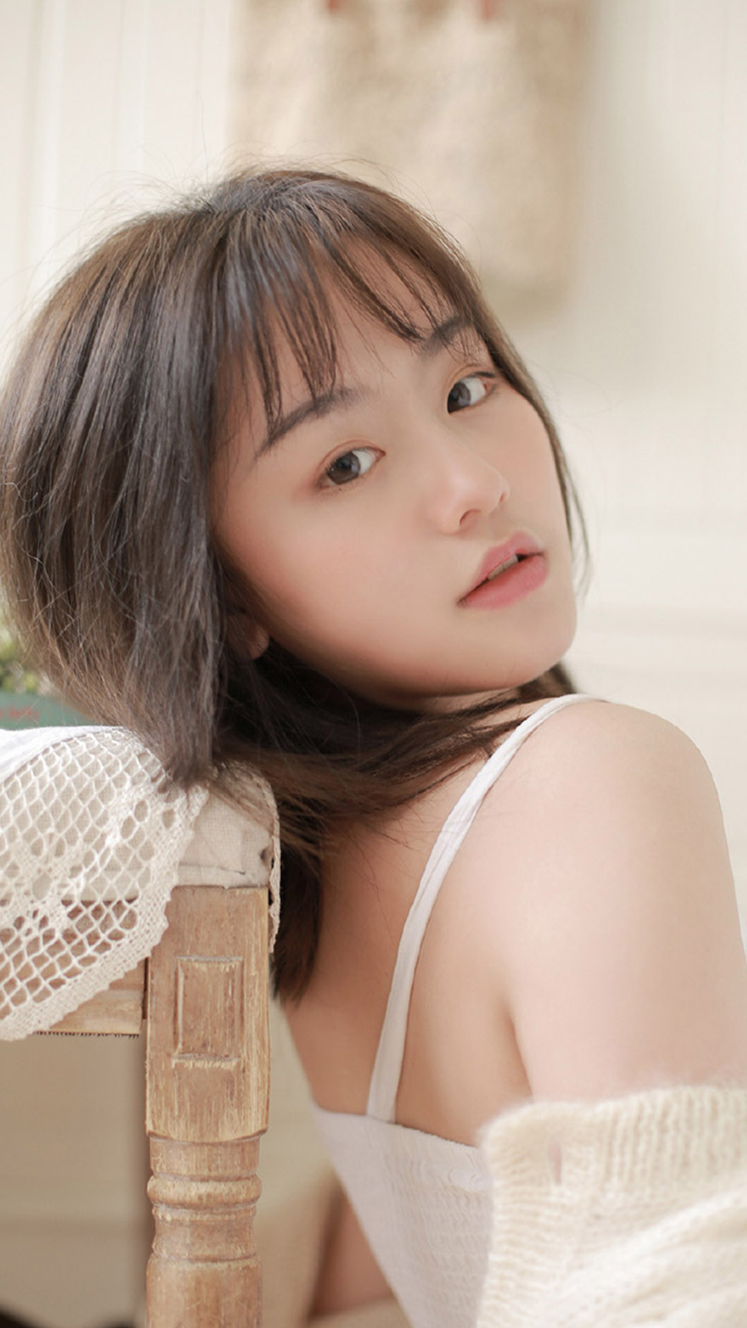 白皙气质美女优雅迷人写真图片手机壁纸