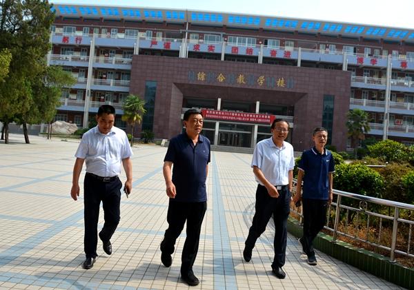 市长霍好胜深入唐河一高中调研教育工作