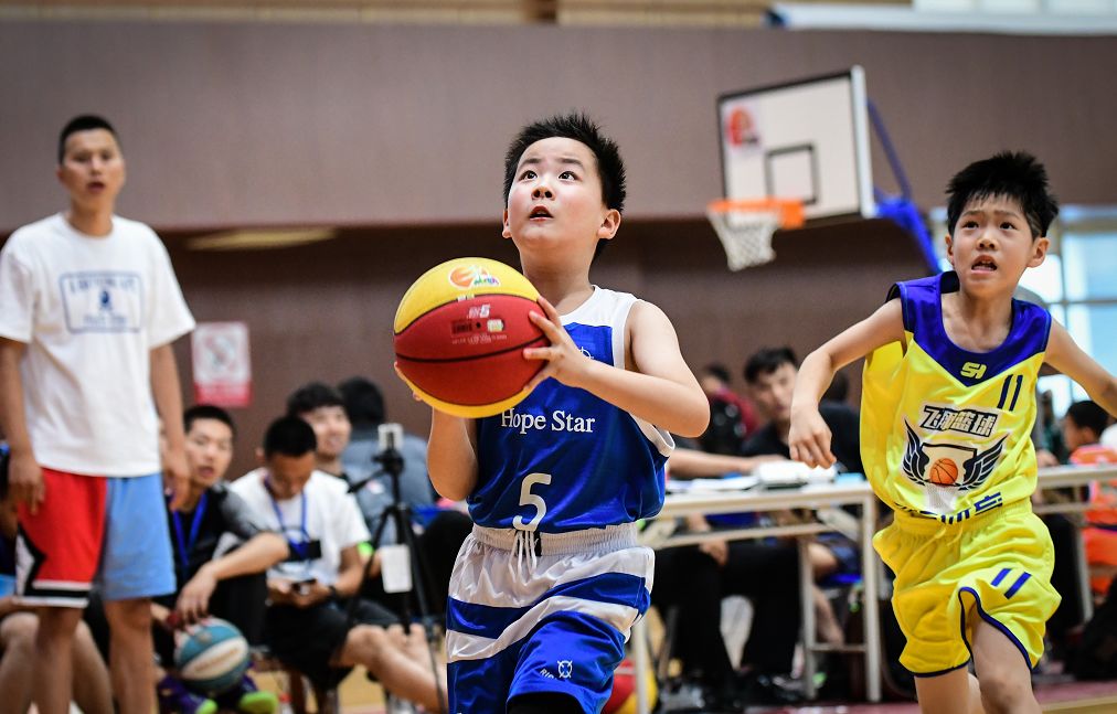 动态一年三冠扬州篮球小将称雄省级篮球大赛