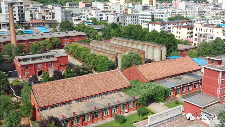 丹鳳葡萄酒廠始建於1911年,由意大利傳教士安西曼先生和南陽客商華國