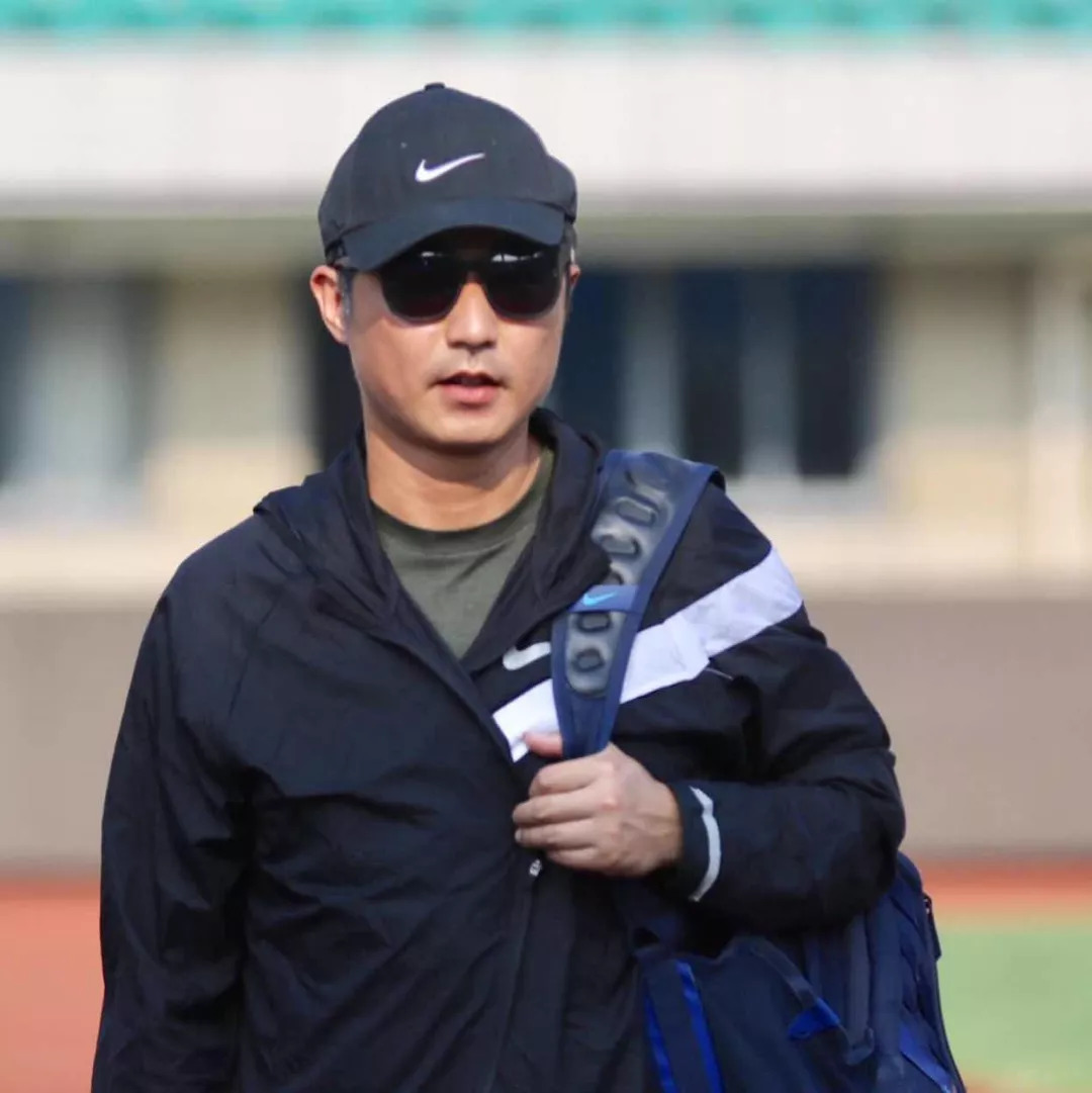 海宁最低调的一位校长,曾是奥运会火炬手,荣誉加身却少有人知_吴冷西