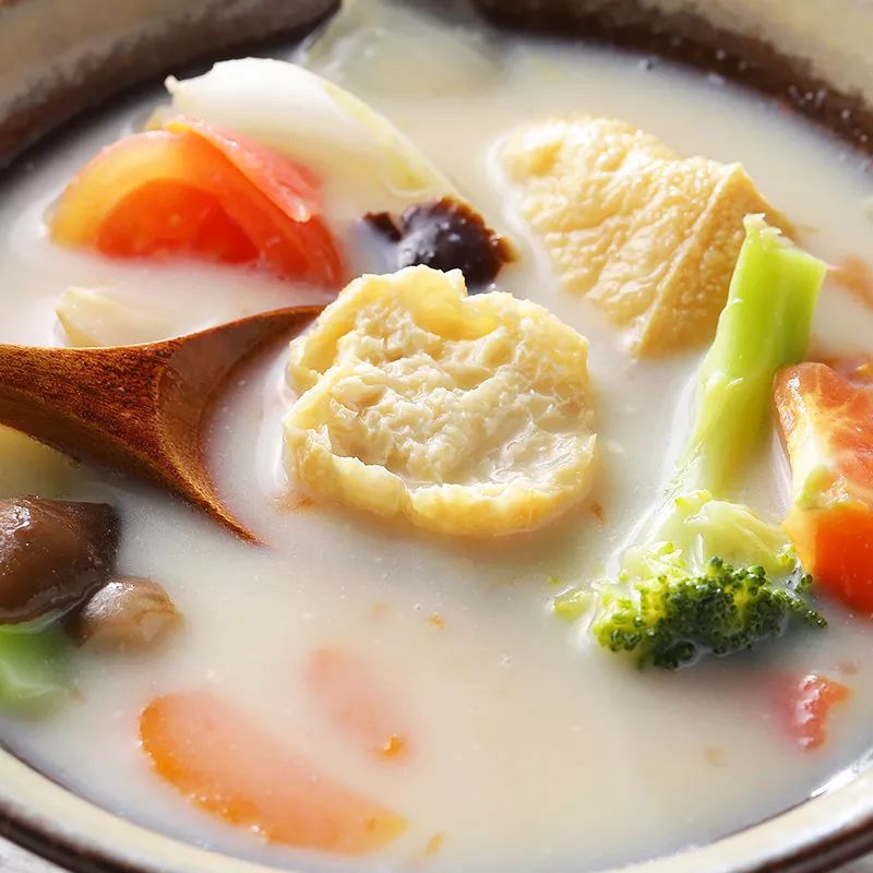 比如菌菇汤,汤面都可以加豆浆,让汤汁更乳白,味道更鲜美,口感更丰富