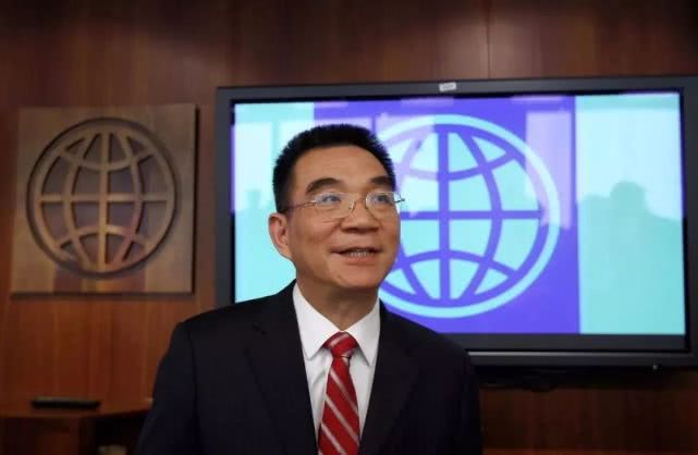 从两军对垒中泅渡出来的世界银行副行长_林正义