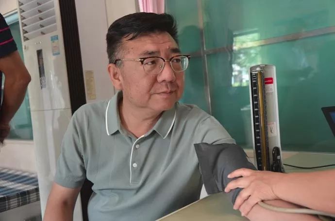 倡导者先行市领导带头参加无偿献血