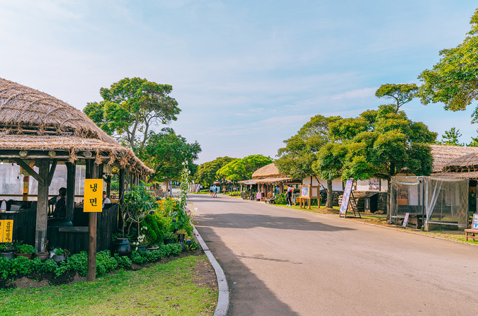 拿着国际驾照畅游韩国济州岛济州民俗村