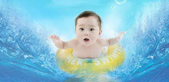婴儿游泳促进宝宝神经系统发育，让宝宝更聪明？真的假的？ 坚持婴儿游泳的好处 婴儿游泳提高宝宝智力 如何让宝宝更聪明