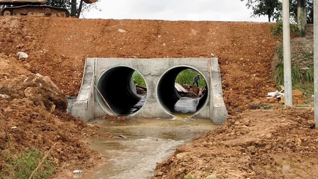 高速公路锥坡裙墙图片