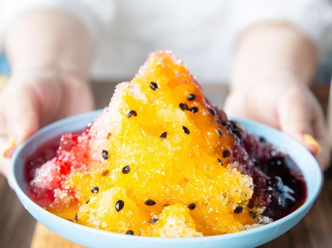 果酱把刨冰包裹的严严实实草莓蓝莓这对老搭档,再搭配百香果03草莓