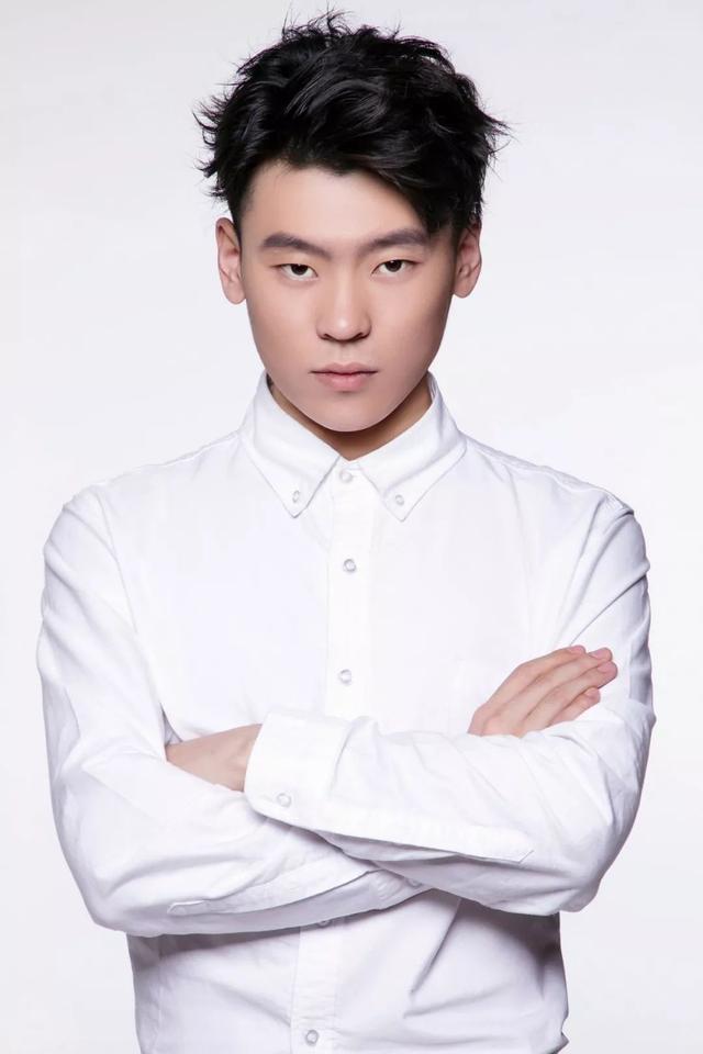 8月1819日台儿庄古城隔壁老樊音乐现场听平凡少年唱出不樊音乐