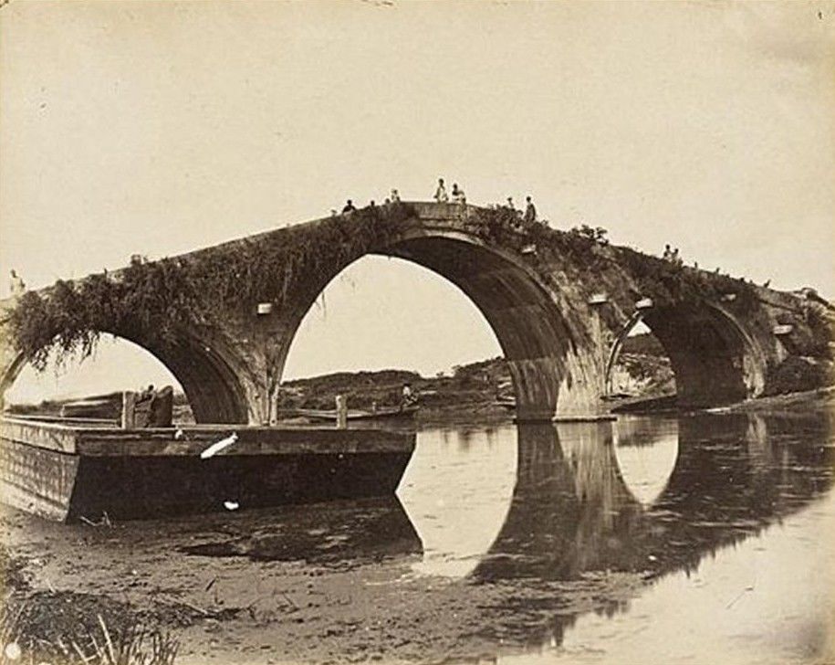 1860年拱宸桥老照片法国神父卫德骥1932年摄·2005年,拱宸桥被浙江