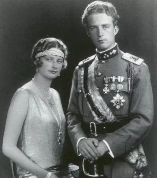 1935年8月29日,阿斯特里德和利奥波德三世在瑞士游玩时出了车祸,当时