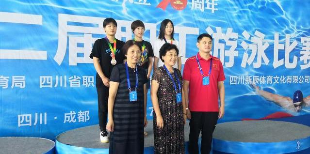 四川省职工游泳比赛钟雨霏为绵阳市职工代表勇夺首枚金牌