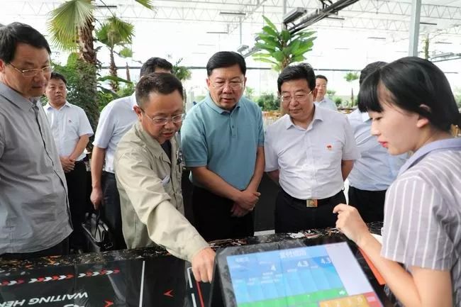 河南省人社厅厅长刘世伟一行莅临龙佰集团调研指导