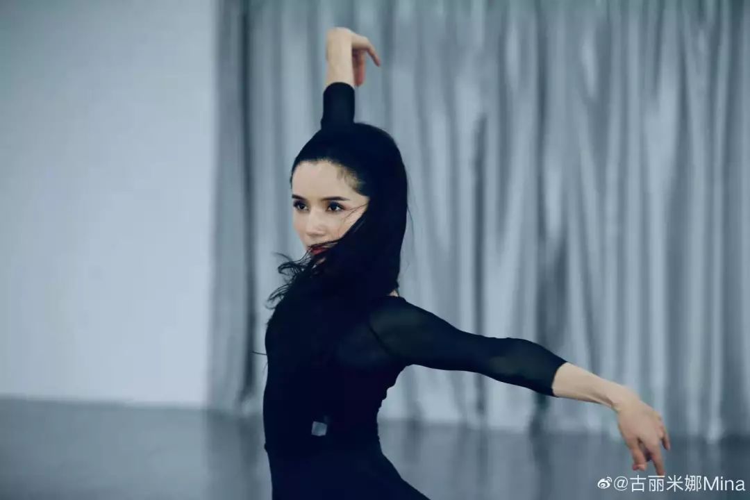 灵巧优美的新疆舞遇见热情动感的街舞将会是一场怎样的邂逅这就是街舞