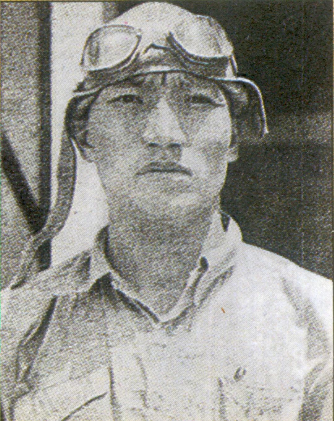 他是中国空军史上第一位王牌飞行员号称空中赵子龙