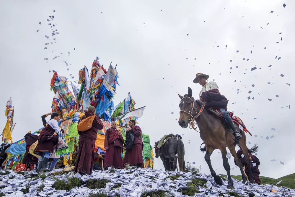 民俗影像吕仕友摄影作品赏析麦洼寺煨桑节