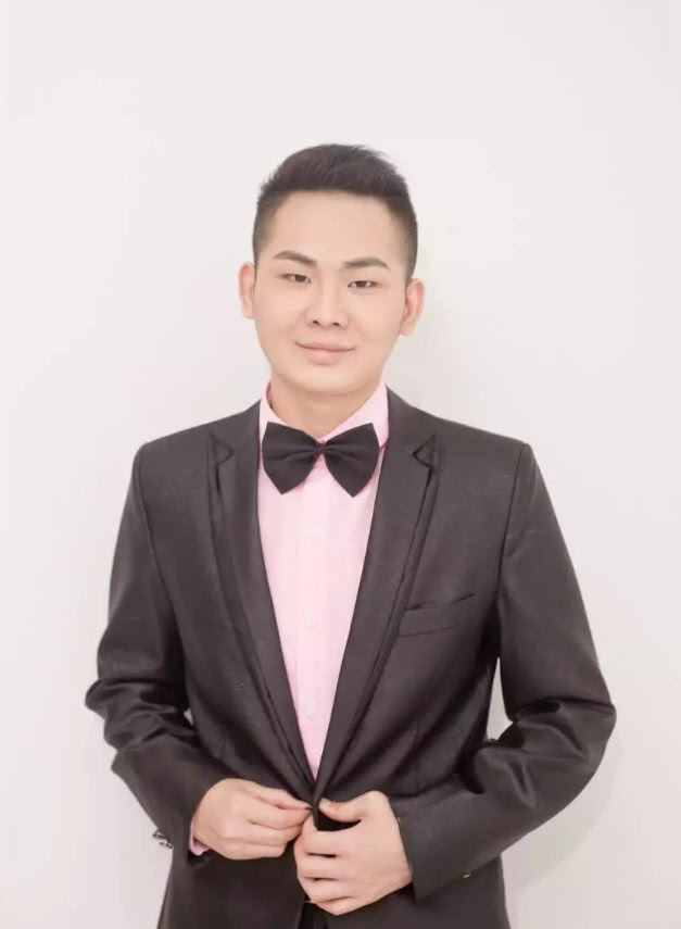 大司马和pdd去ktv唱歌谁注意到角落里的洞主心酸和无助