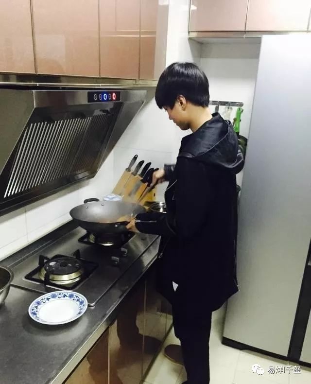 三小只住宅大揭秘,千玺家朴实,小凯家接地气_易烊