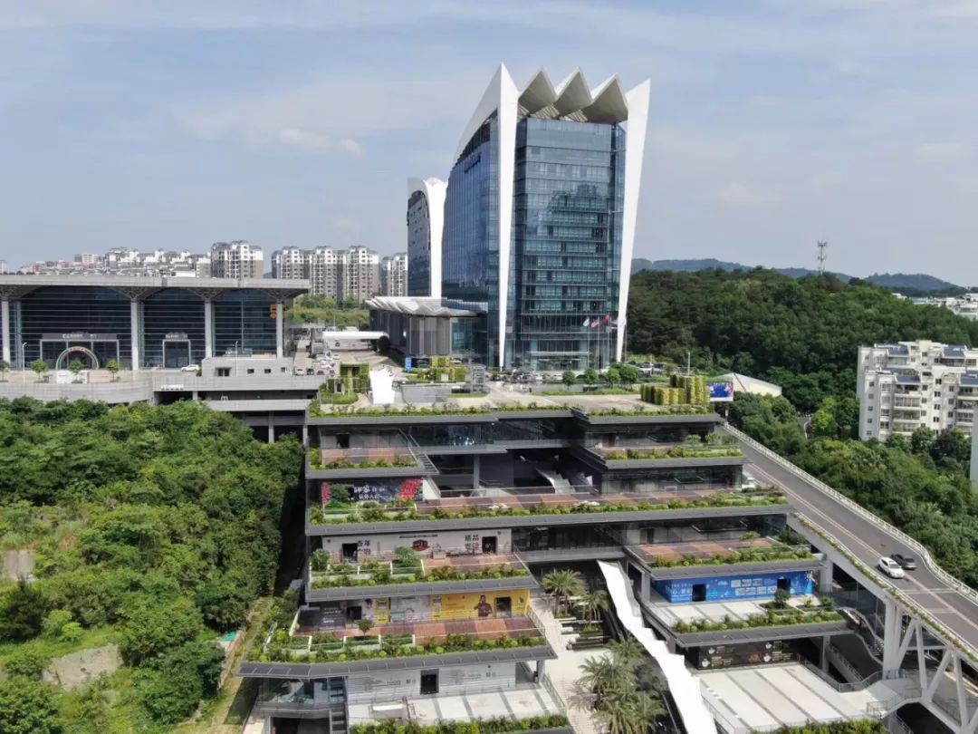 一大波福利来袭 带上好友 在买买买之前 让我们先花一分钟 南宁方圆荟