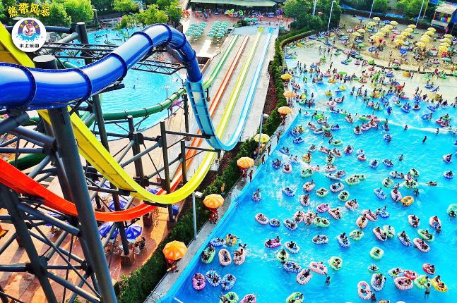 作为上海经久不衰的水上乐园,热带风暴院园内营造了湖泊,河流,沙滩