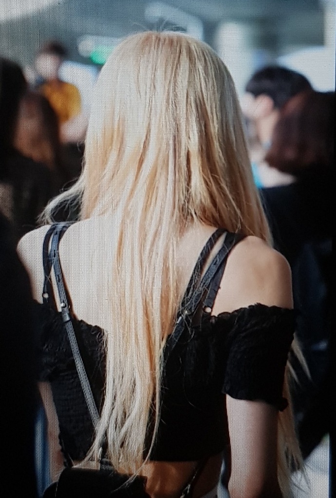 rose的美背合集昨日仁川入境的小衫和超a美背引出的话题