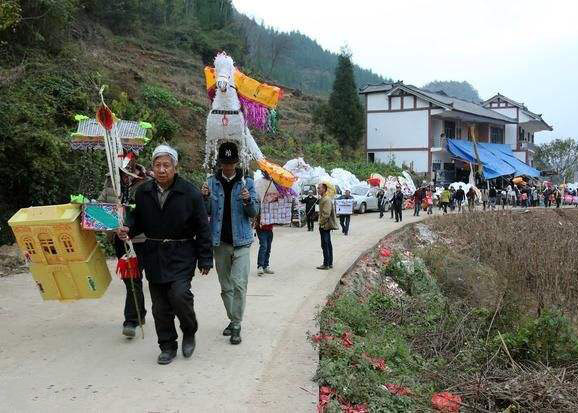 丧葬习俗:引魂幡_死者