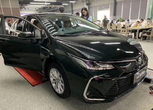 2020款丰田卡罗拉实车到店全系配后独立悬挂比轩逸更厚道