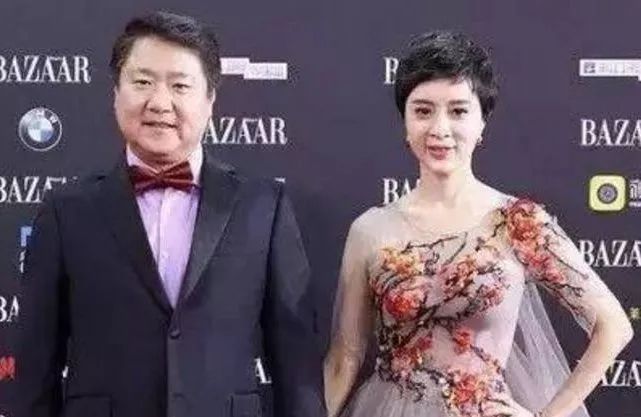 但是在于东成功的背后,却是有他前妻臧黎璐的心血