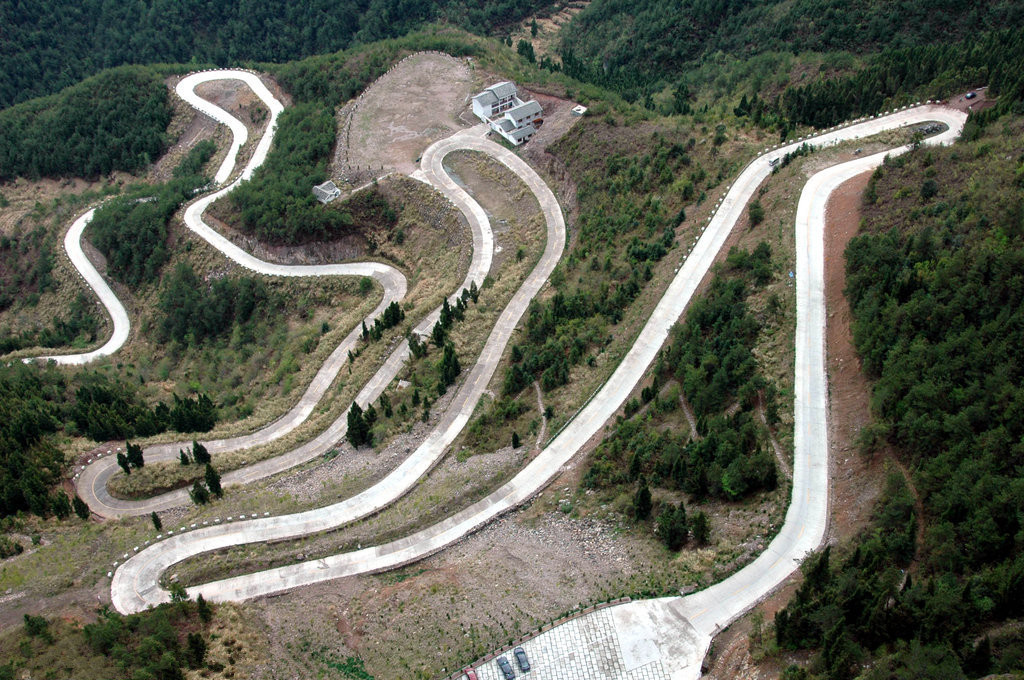 全国最弯的十大盘山路,老司机都不敢去,去过一条算你牛!