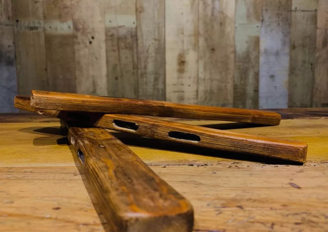 古镇里的传统说唱三块木板演绎万千故事