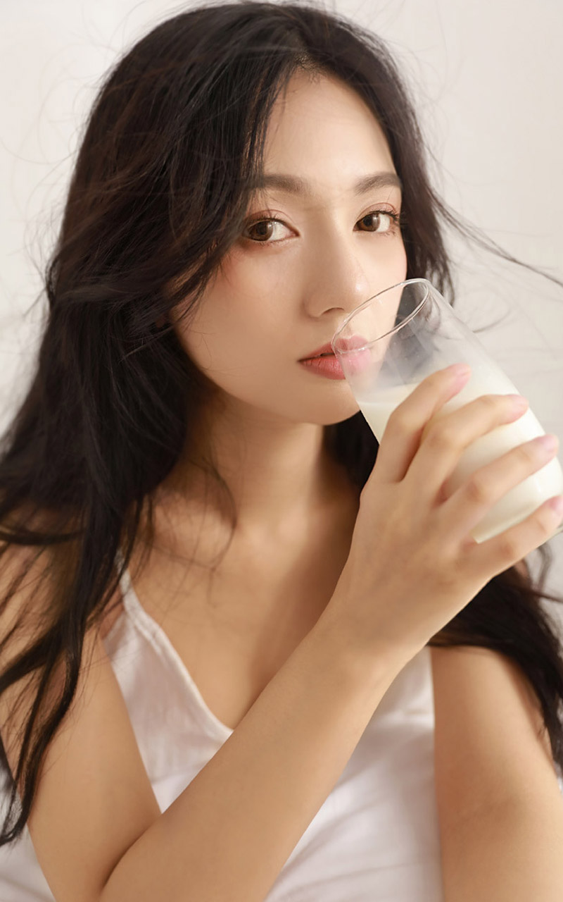 气质长发美女性感诱人写真安卓手机壁纸