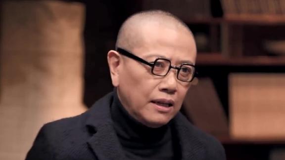 圆桌派陈丹青画过六百多个骨灰盒因为不用下地他很高兴