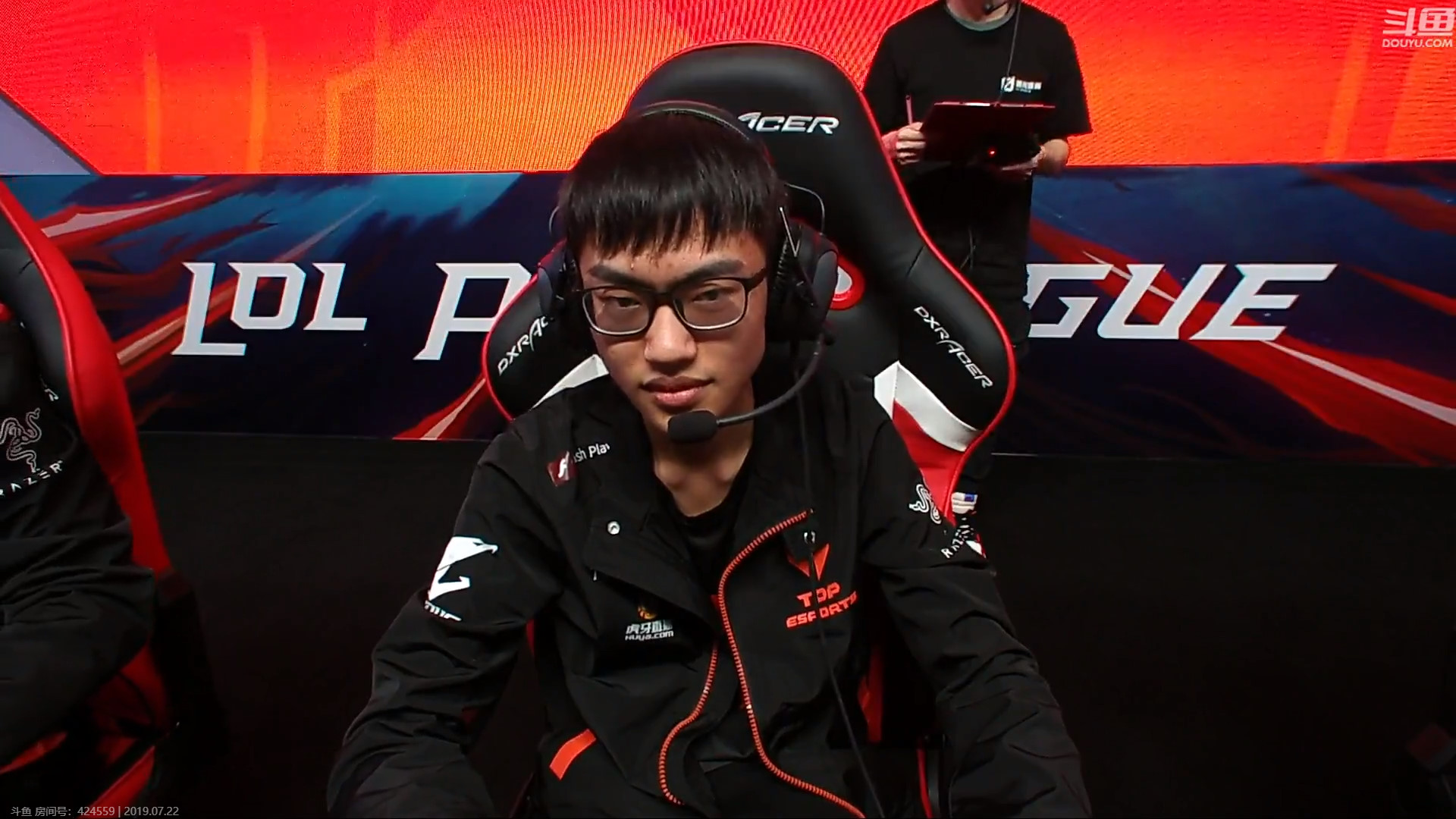 tesvslng第一局,黄金左手个人秀场,sofm盲僧输出遭嘲讽_knight